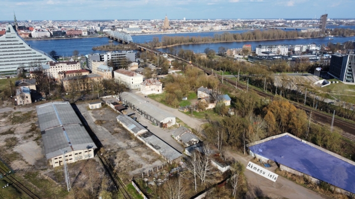 Sludinājumi. Zemes gabals ar cieto segumu nomai.  + Segums- betona plāksnes labā stāvoklī; + teritorija Cena: 1996 EUR/mēn Foto #3