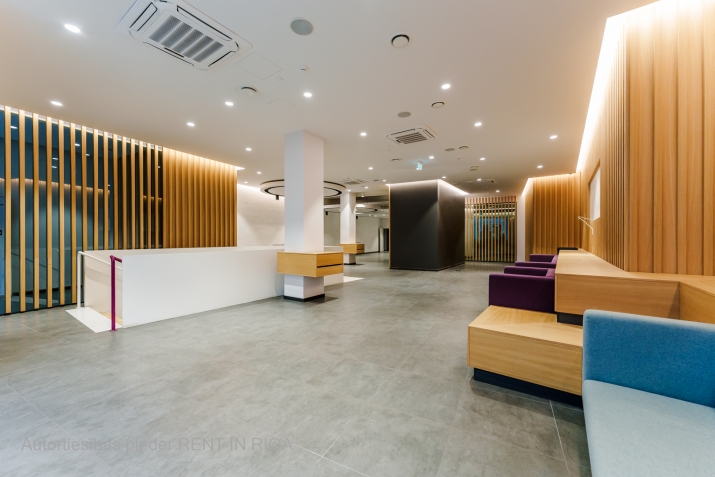 Sludinājumi. Piedāvājumā ekskluzīvas tirdzniecības telpas pašā Rīgas centrā!  Iepriekš telpās atradās Luminor Cena: 7650 EUR/mēn Foto #1