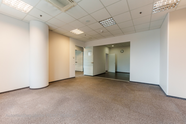 Sludinājumi. Piedāvājumā plašs birojs ēkā Valters - Jaunā Teika!  Pašreizējais plānojums - atvērta tipa birojs Cena: 4530 EUR/mēn Foto #7