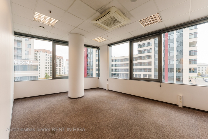 Sludinājumi. Piedāvājumā plašs birojs ēkā Valters - Jaunā Teika!  Pašreizējais plānojums - atvērta tipa birojs Cena: 4530 EUR/mēn Foto #3