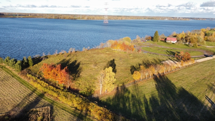 Sludinājumi. Piedāvājumā ekskluzīvs un estētisks īpašums Daugavas krastā!  Zemesgabals ar kopējo platību 1 Cena: 250000 EUR Foto #6