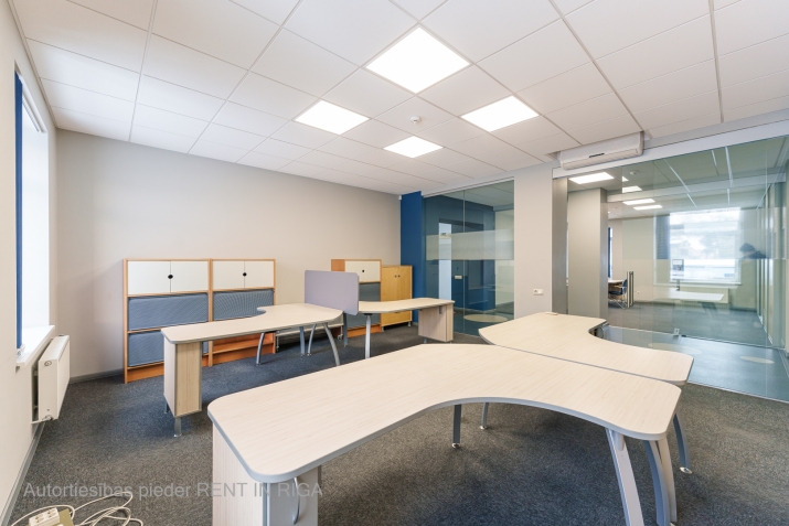 Sludinājumi. Birojs tuvējā Pārdaugavā.  + renovēta ēka;  + kabinetu plānojums;  + 2 virtuves;  + 3 tualetes; + 2 Cena: 2500 EUR/mēn Foto #7