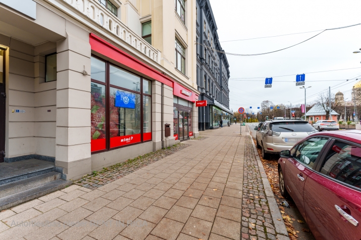 Sludinājumi. Nomai pieejamas telpas ļoti aktīvā vietā.  + Telpas pieejamas no 26. janvāra; + 1. stāvā 246 m2, Cena: 4032 EUR/mēn Foto #3