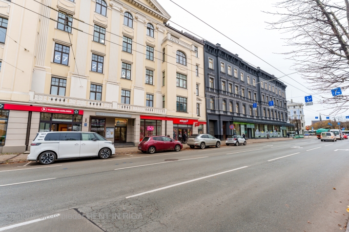 Sludinājumi. Nomai pieejamas telpas ļoti aktīvā vietā.  + Telpas pieejamas no 26. janvāra; + 1. stāvā 246 m2, Cena: 4032 EUR/mēn Foto #5