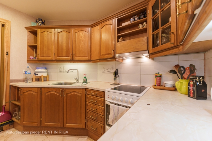 Sludinājumi. Piedāvājumā  3 istabu dzīvoklis 16-stāvu augstceltnes 14. stāvā. Divās istabās stūra logi ar plašu Cena: 85000 EUR Foto #9