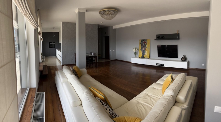 Sludinājumi. Tiek izīrēts pēdējā stāva dzīvoklis ar lielu terasi (50 m2) Jaunajā Teikā. Dzīvojamā platība 94 m2. Cena: 1400 EUR/mēn Foto #5