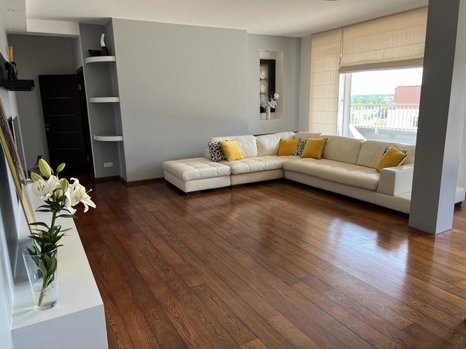 Sludinājumi. Tiek izīrēts pēdējā stāva dzīvoklis ar lielu terasi (50 m2) Jaunajā Teikā. Dzīvojamā platība 94 m2. Cena: 1400 EUR/mēn Foto #4