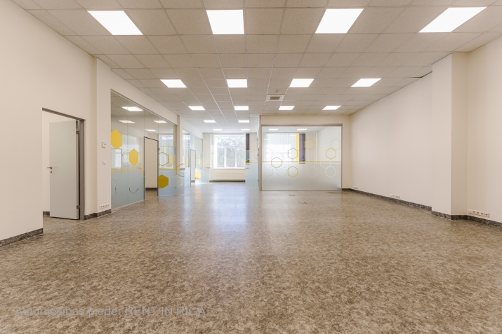 Sludinājumi. Biroja Telpas Nomai Biznesa Centrā \'BRĪVĪBAS 224\', Teikā  Stāvoklis: Izremontētas un svaigas telpas Cena: 2430 EUR/mēn Foto #5