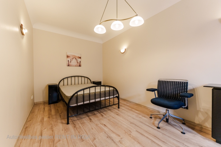 Sludinājumi. Mēbelēts divu istabu dzīvoklis klusajā centrā, renovētā ēkā, 5. stāvā (bez lifta). Platība sastāv Cena: 450 EUR/mēn Foto #7