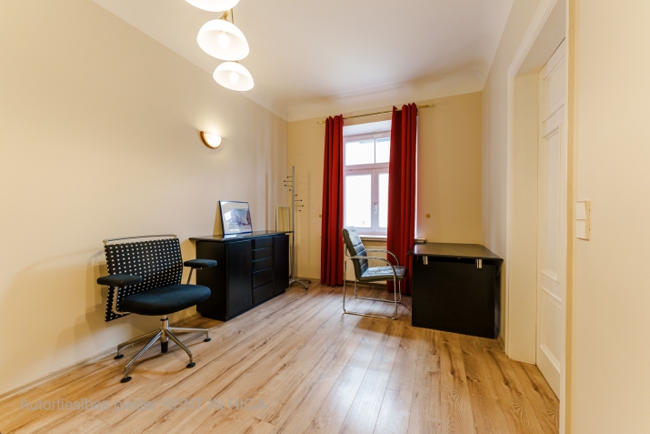 Sludinājumi. Mēbelēts divu istabu dzīvoklis klusajā centrā, renovētā ēkā, 5. stāvā (bez lifta). Platība sastāv Cena: 450 EUR/mēn Foto #6