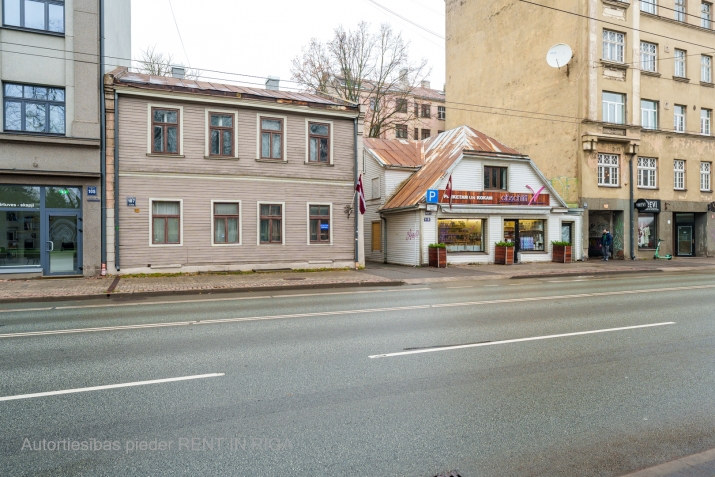 Объявление. Предлагаются к продаже два исторических здания напротив парка Зиедоньдарзс.  Состав имущества:  Цена: 295000 EUR Foto #1