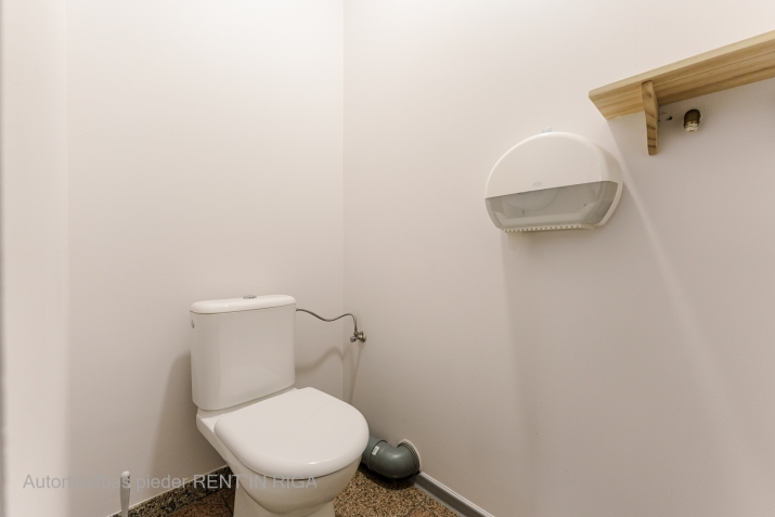 Объявление. Офисное помещение в активном деловом центре Риги  Подходит как для офисных, так и для торговых Цена: 411 EUR/мес. Foto #7