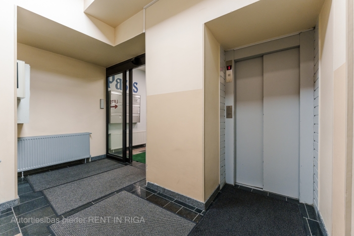 Объявление. Офисное помещение в активном деловом центре Риги  Подходит как для офисных, так и для торговых Цена: 411 EUR/мес. Foto #9