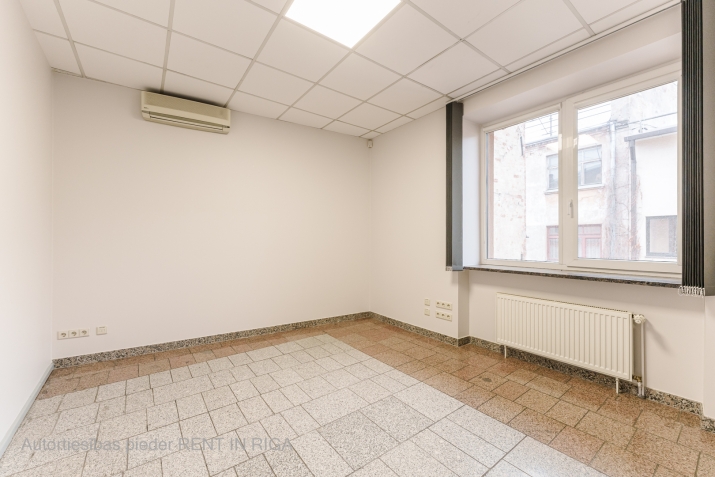 Объявление. Офисное помещение в активном деловом центре Риги  Подходит как для офисных, так и для торговых Цена: 411 EUR/мес. Foto #5
