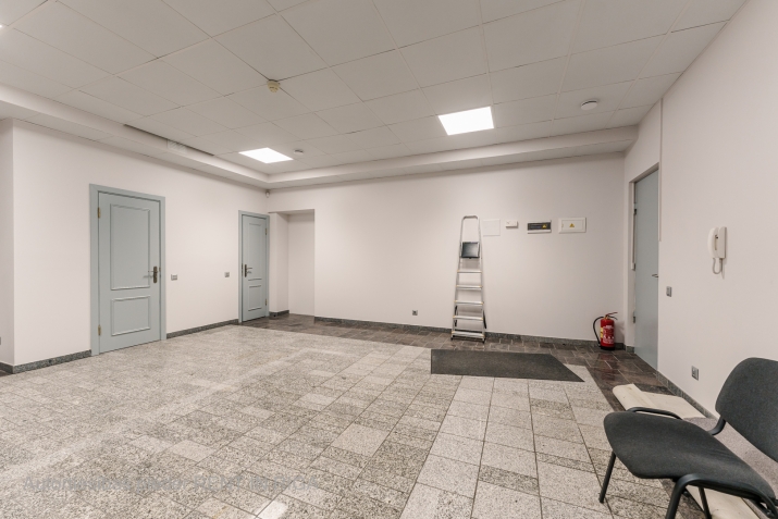 Sludinājumi. Biroja telpas Rīgas aktīvajā biroju centrā   Ir piemērota gan biroja, gan tirdzniecības vajadzībām. Cena: 637 EUR/mēn Foto #7