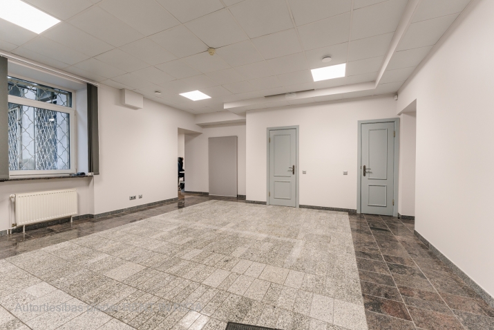 Sludinājumi. Biroja telpas Rīgas aktīvajā biroju centrā   Ir piemērota gan biroja, gan tirdzniecības vajadzībām. Cena: 637 EUR/mēn Foto #3
