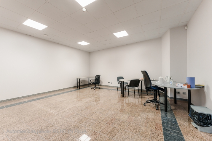 Sludinājumi. Biroja telpas Rīgas aktīvajā biroju centrā   Ir piemērota gan biroja, gan tirdzniecības vajadzībām. Cena: 637 EUR/mēn Foto #2