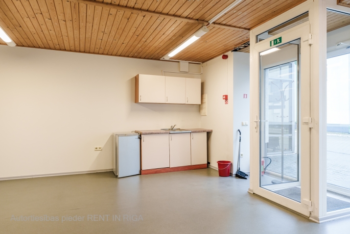 Sludinājumi. Biroja telpu noma Ganību dambī  + Īres cenā iekļauti komunālie maksājumi un apsaimniekošanas maksa Cena: 750 EUR/mēn Foto #2