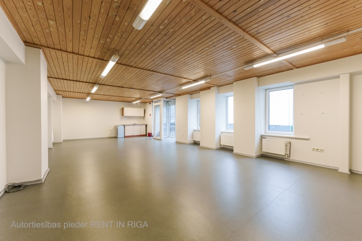 Sludinājumi. Biroja telpu noma Ganību dambī  + Īres cenā iekļauti komunālie maksājumi un apsaimniekošanas maksa Cena: 750 EUR/mēn Foto #4