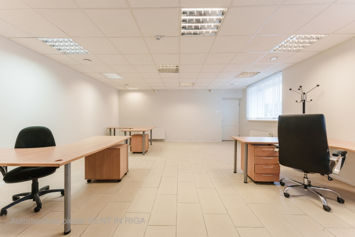 Sludinājumi. Izīrē plašas un gaišas telpas Rīgā, Ganību dambī 22  + Īres cenā iekļauti komunālie maksājumi un Cena: 750 EUR/mēn Foto #1