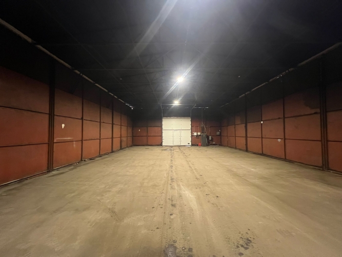 Объявление. Неотапливаемые складские помещения в Саркандаугаве  Площадь склада: 258 м (половина ангара). В Цена: 645 EUR/мес. Foto #2