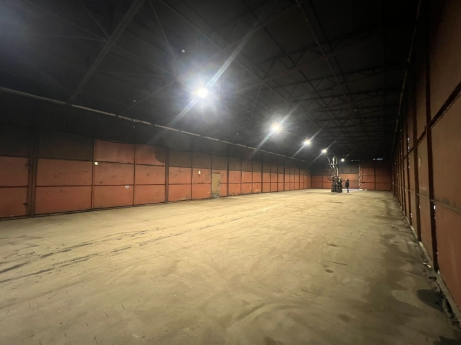 Объявление. Неотапливаемые складские помещения в Саркандаугаве  Площадь склада: 258 м (половина ангара). В Цена: 645 EUR/мес. Foto #1