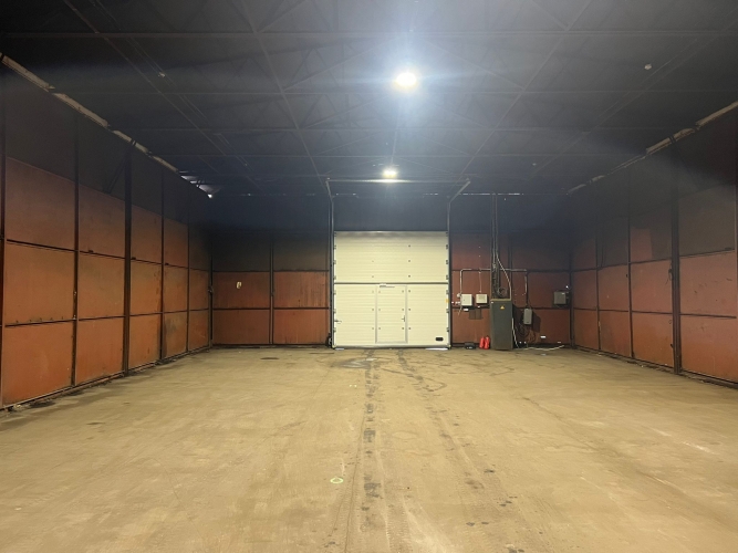 Объявление. Неотапливаемые складские помещения в Саркандаугаве  Площадь склада: 258 м (половина ангара). В Цена: 645 EUR/мес. Foto #3