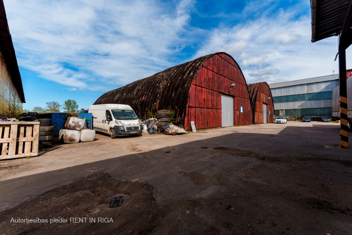 Sludinājumi. Iznomā neapkurināmu angāru Ilzenes ielā 18  + platība - 473m2  + nomas cena - 1.98 EUR/m2 + Vārtu Cena: 936 EUR/mēn Foto #3