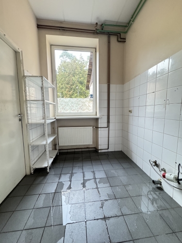 Sludinājumi. Iznomā ražošanas telpas.  Telpas pieejams no 05.2025 Telpās ir ūdens un 3 fāžu pieslēgums Cena: 557 EUR/mēn Foto #3