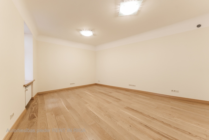 Sludinājumi. Iznomā biroja telpas Vecrīgā, Vaļņu ielā 5  - 93 m - 3. stāvs - Lifts  Plānojums un aprīkojums: - Cena: 708 EUR/mēn Foto #8