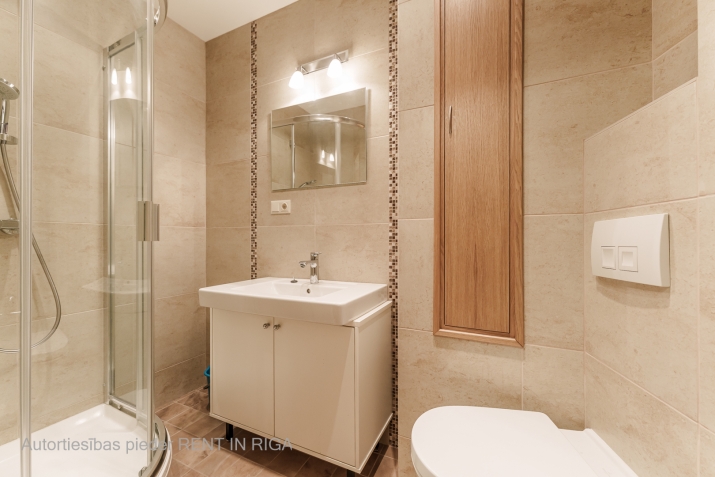 Sludinājumi. Iznomā biroja telpas Vecrīgā, Vaļņu ielā 5  - 93 m - 3. stāvs - Lifts  Plānojums un aprīkojums: - Cena: 708 EUR/mēn Foto #4