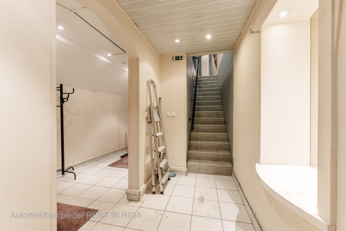Sludinājumi. Perspektīvas un labi redzamas telpas Vecrīgā - Vaļņu ielā 5  Telpas iznomāšanas brīdī tiks Cena: 2400 EUR/mēn Foto #9