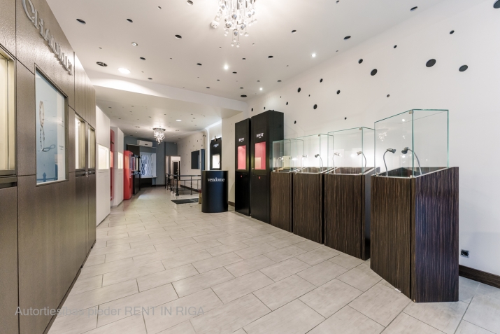 Sludinājumi. Perspektīvas un labi redzamas telpas Vecrīgā - Vaļņu ielā 5  Telpas iznomāšanas brīdī tiks Cena: 2400 EUR/mēn Foto #4