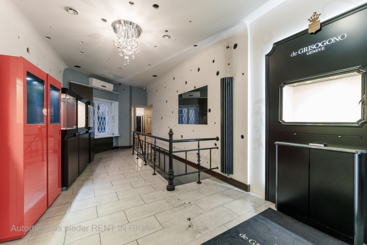 Sludinājumi. Perspektīvas un labi redzamas telpas Vecrīgā - Vaļņu ielā 5  Telpas iznomāšanas brīdī tiks Cena: 2400 EUR/mēn Foto #5