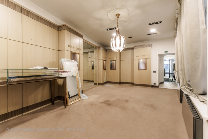 Sludinājumi. Perspektīvas un labi redzamas telpas Vecrīgā - Vaļņu ielā 5  Telpas iznomāšanas brīdī tiks Cena: 2400 EUR/mēn Foto #7
