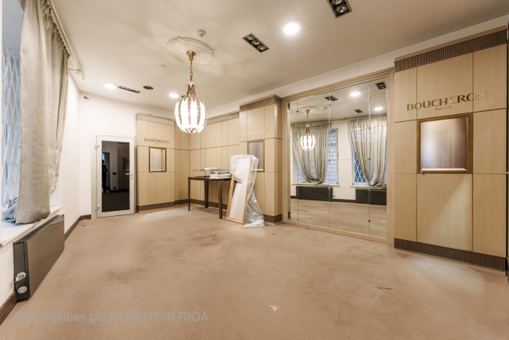 Sludinājumi. Perspektīvas un labi redzamas telpas Vecrīgā - Vaļņu ielā 5  Telpas iznomāšanas brīdī tiks Cena: 2400 EUR/mēn Foto #6