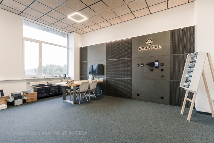 Объявление. Аренда коммерческих помещений на Югле. Офис на 4 этаже. Лифт.  Бесплатная парковка у здания. Цена: 560 EUR/мес. Foto #2