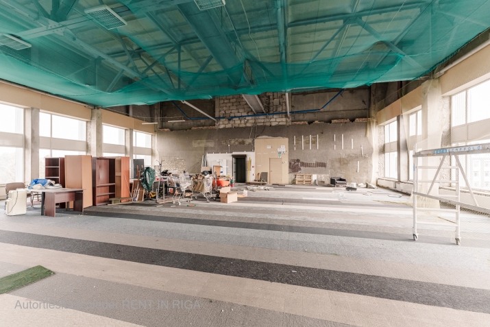 Объявление. Аренда коммерческих помещений на Югле с высокими потолками. 5 этаж. Лифт.  Бесплатная парковка у Цена: 1540 EUR/мес. Foto #5