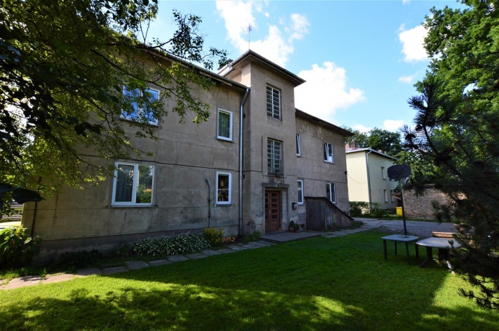 Sludinājumi. Dzīvoklis klusā vietā, mazā dzīvokļu ēkā ar dārzu.  Kādreiz tie bija 2 dzīvokļi, kuri šobrīd ir Cena: 149500 EUR Foto #2