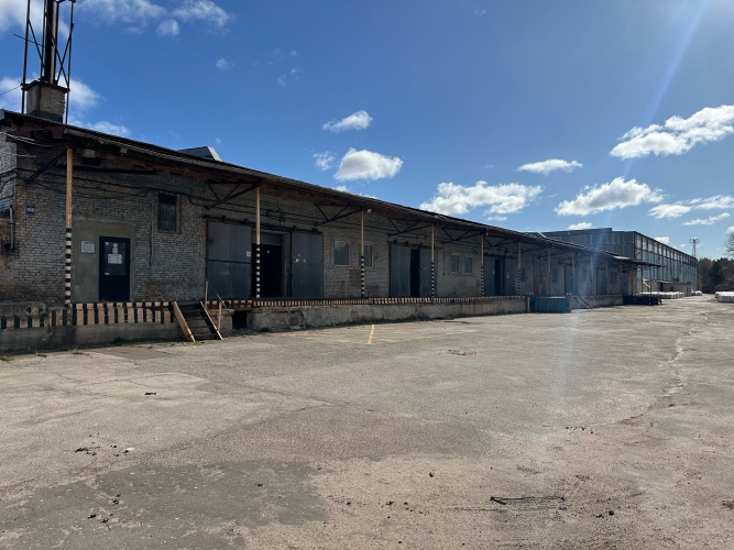 Sludinājumi. Noliktavas telpas Rumbulā.  1000 m2 noliktavas telpas aprīkotas ar apkuri; 1000 m2 noliktavas Cena: 5500 EUR/mēn Foto #1