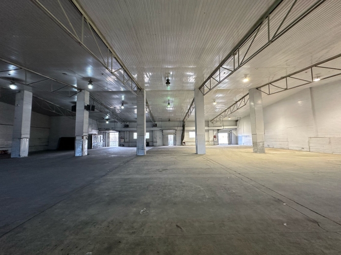 Sludinājumi. Noliktavas telpas Rumbulā.  1000 m2 noliktavas telpas aprīkotas ar apkuri; 1000 m2 noliktavas Cena: 5500 EUR/mēn Foto #4