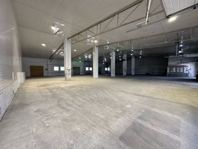 Sludinājumi. Noliktavas telpas Rumbulā.  1000 m2 noliktavas telpas aprīkotas ar apkuri; 1000 m2 noliktavas Cena: 5500 EUR/mēn Foto #3