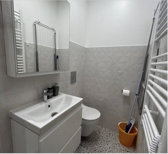 Sludinājumi. Moderns 2-istabu dzīvoklis īrei Brīvības ielā 47  Izīrējas pilnībā renovēts 2-istabu dzīvoklis. Cena: 900 EUR/mēn Foto #8