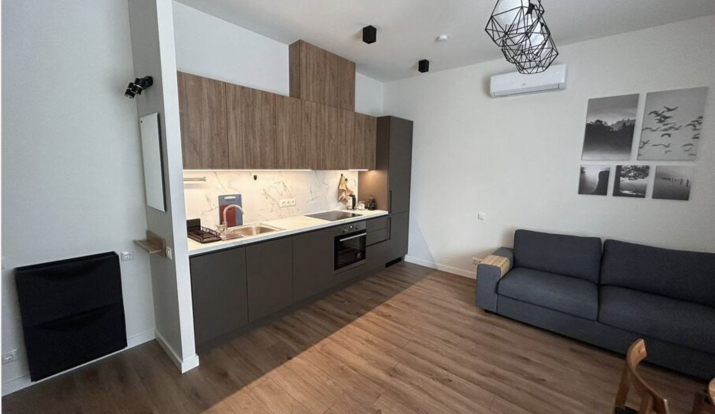 Sludinājumi. Moderns 2-istabu dzīvoklis īrei Brīvības ielā 47  Izīrējas pilnībā renovēts 2-istabu dzīvoklis. Cena: 900 EUR/mēn Foto #1