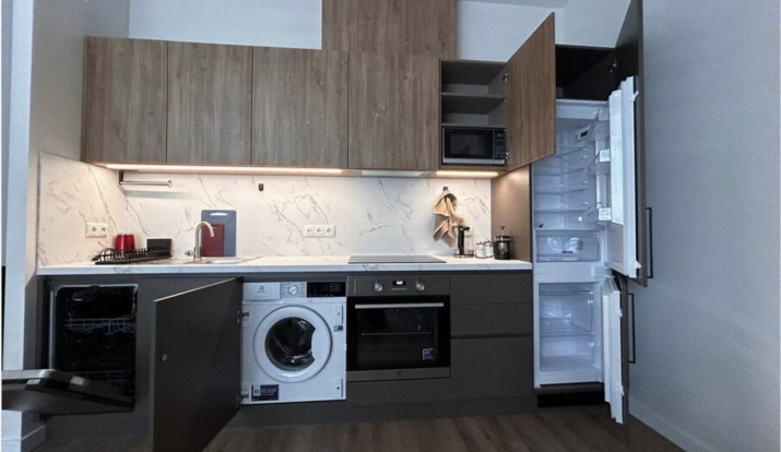 Sludinājumi. Moderns 2-istabu dzīvoklis īrei Brīvības ielā 47  Izīrējas pilnībā renovēts 2-istabu dzīvoklis. Cena: 900 EUR/mēn Foto #2