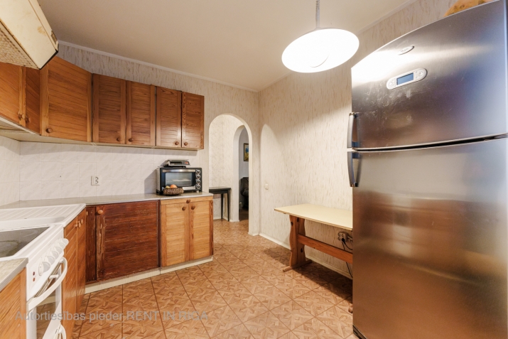 Sludinājumi. Pārdod plašu un siltu 4-istabu dzīvokli Mežciemā.  Dzīvoklis sastāv no 3 guļamistabām, viesistabas Cena: 85000 EUR Foto #6