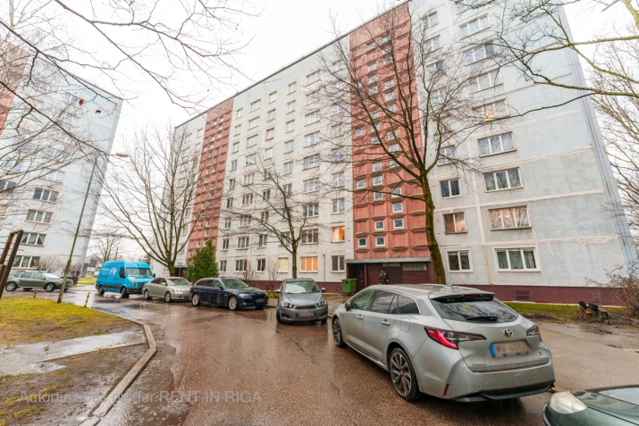 Sludinājumi. Pārdod plašu un siltu 4-istabu dzīvokli Mežciemā.  Dzīvoklis sastāv no 3 guļamistabām, viesistabas Cena: 85000 EUR Foto #1