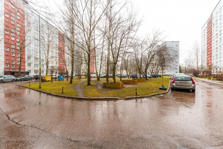 Sludinājumi. Pārdod plašu un siltu 4-istabu dzīvokli Mežciemā.  Dzīvoklis sastāv no 3 guļamistabām, viesistabas Cena: 85000 EUR Foto #2