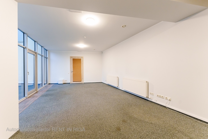 Sludinājumi. Birojs sakoptā namīpašumā - biroju ēkā Vecrīgā. Tas atrodas Audēju ielā 8, netālu no Galerija Cena: 606 EUR/mēn Foto #9