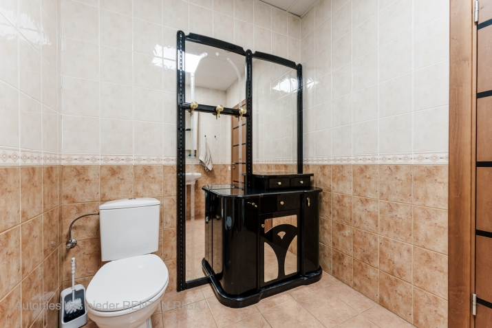 Sludinājumi. Birojs ar skatu uz lidostu un lidmašīnu pacelšanos.  Plānojums sastāv no diviem izolētiem darba Cena: 1250 EUR/mēn Foto #9